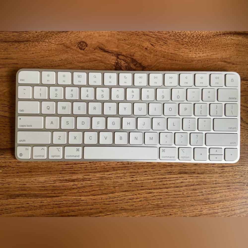 Apple Magic Keyboard Wireless Bluetooth Silver White Model A2450 Tested Mac iPad